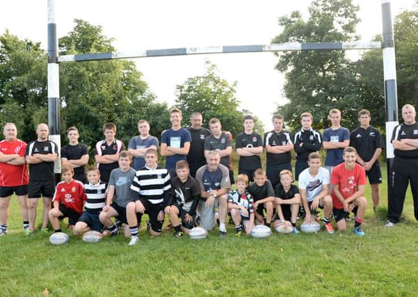 Rugby International John Bentley training with junior members of Worksop Rugby Club G130830-2a
