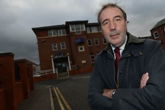 Paddy Tipping campaigning to re-open the custody suite at Worksop Police Station (w121108-7b)
