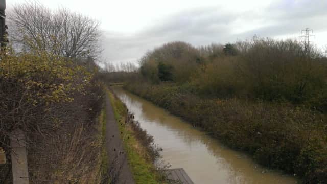 The Chesterfield Canal, Hollingwood